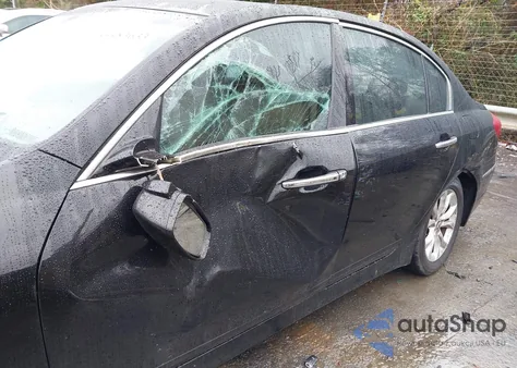 2013 Hyundai Genesis 3.8 from USA, damaged, VIN KMHGC4DD8DU220622